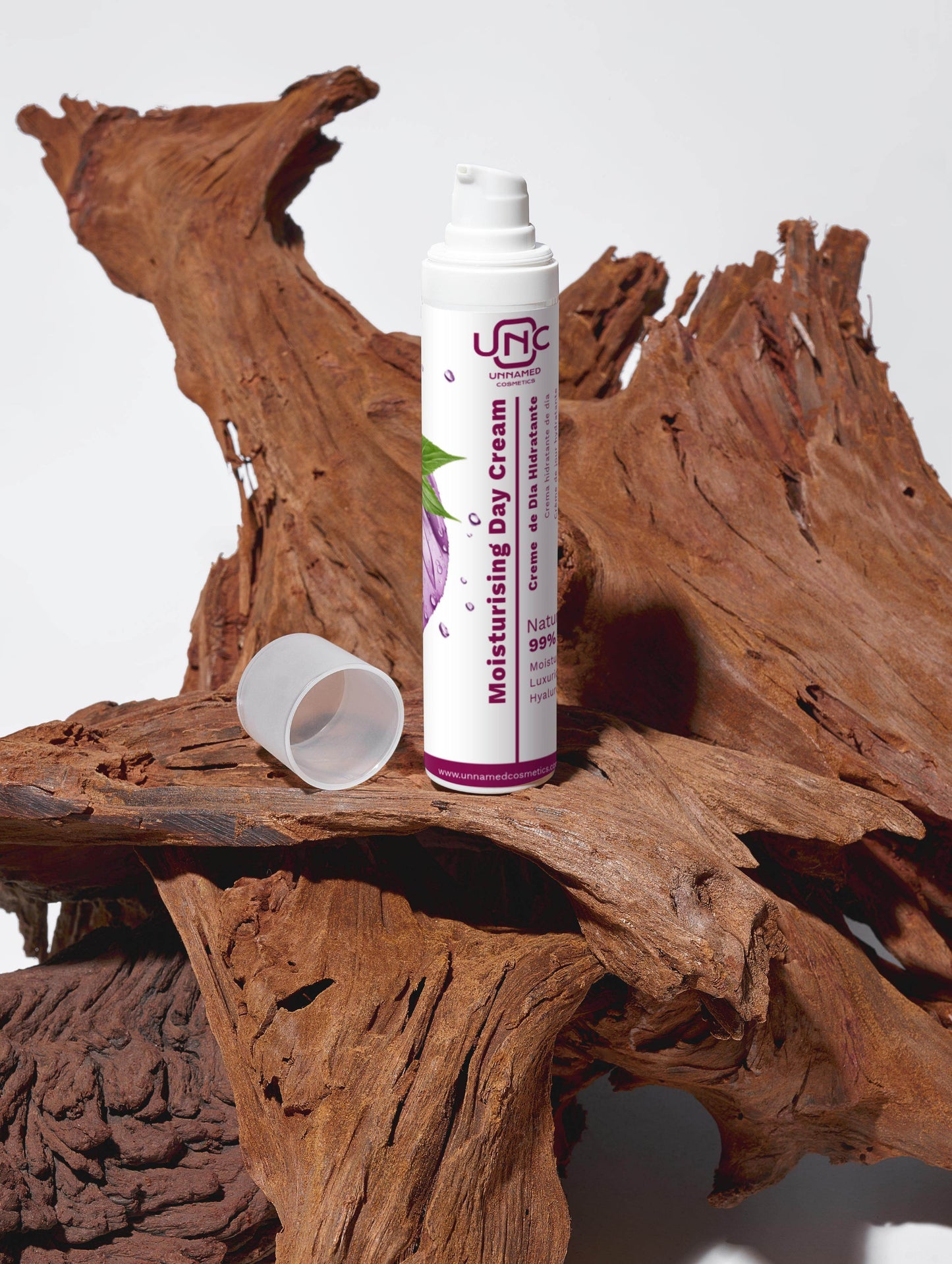 Moisturising Day Cream - All skin types (Skin type),Aloe Juice (Active ingredients),Betaine (Active ingredients),Dehydrated skin (Concern),face-care,Hyaluronic acid,Hyaluronic Acid (Active ingredients),Luxurious texture,Moisture boost,Moisturiser (Type),Normal (Skin type),White (Packaging color) - Unnamed Cosmetics