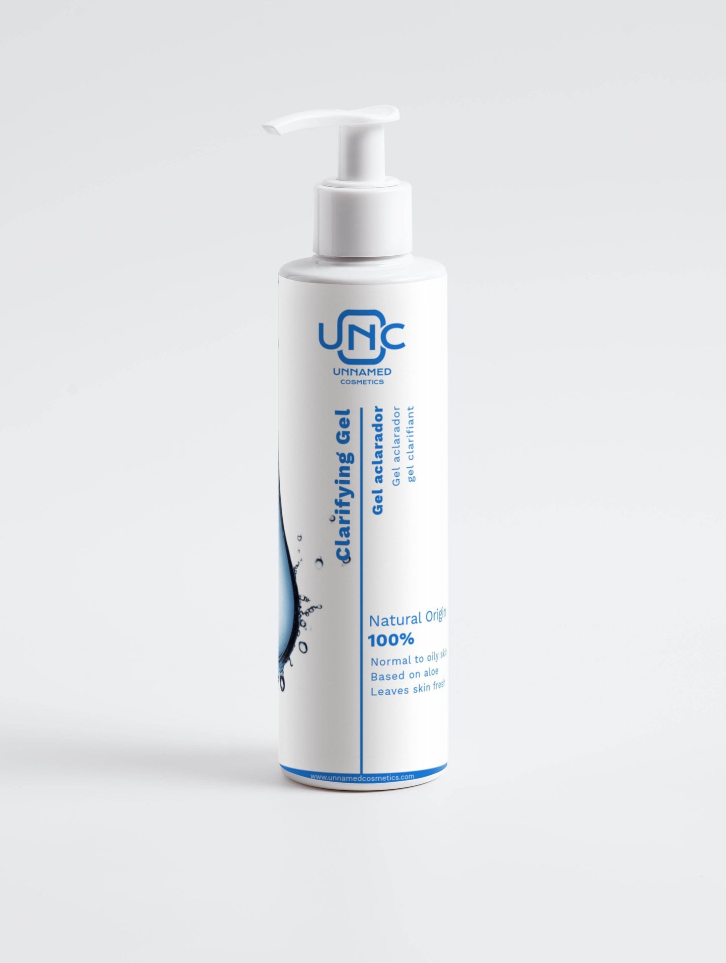 Gel de Limpeza para todo o tipo de peles em frasco pump com design moderno e fórmula natural.