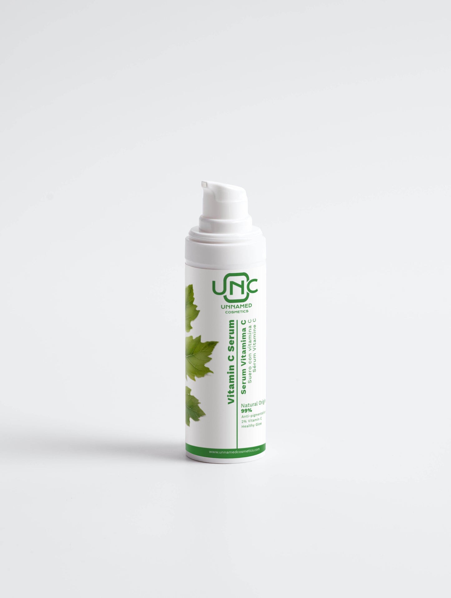 Sérum facial com vitamina C eficaz da Unnamed Cosmetics em embalagem branca com verde