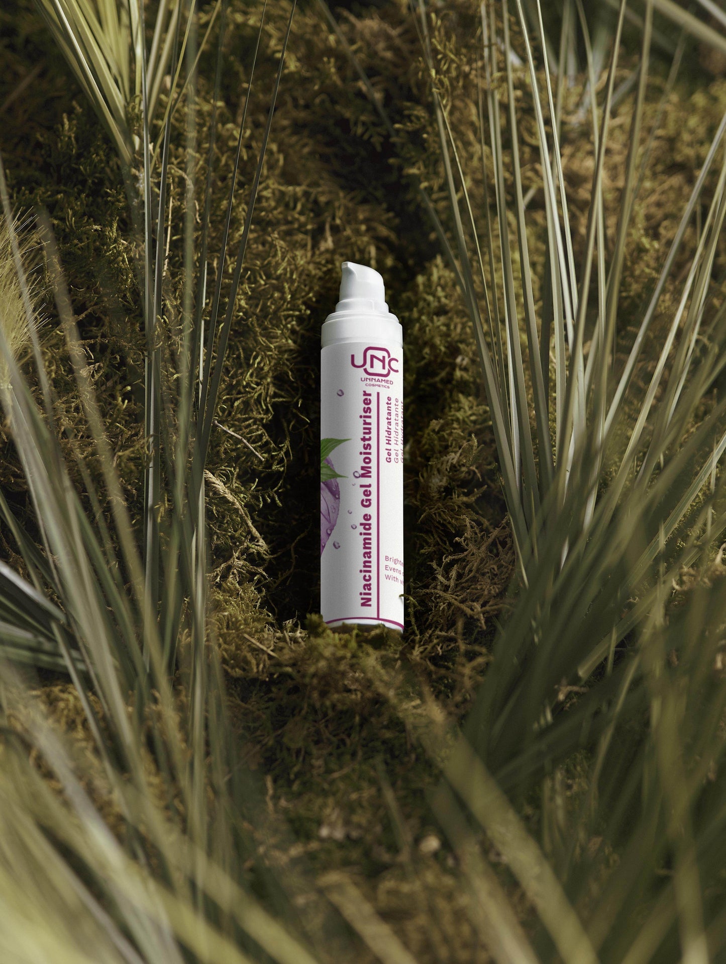 Niacinamide Gel Moisturiser - All skin types (Skin type),Allergen Label Free (Claims),Brightens,Dark spots (Concern),Dry (Skin type),Evens out skin tone,face-care,Gluten Free (Claims),Moisturiser (Type),Niacinamide (B3) (Active ingredients),Nut Free (Claims),Vegan (Claims),White (Packaging color),With vitamin B3 - Unnamed Cosmetics