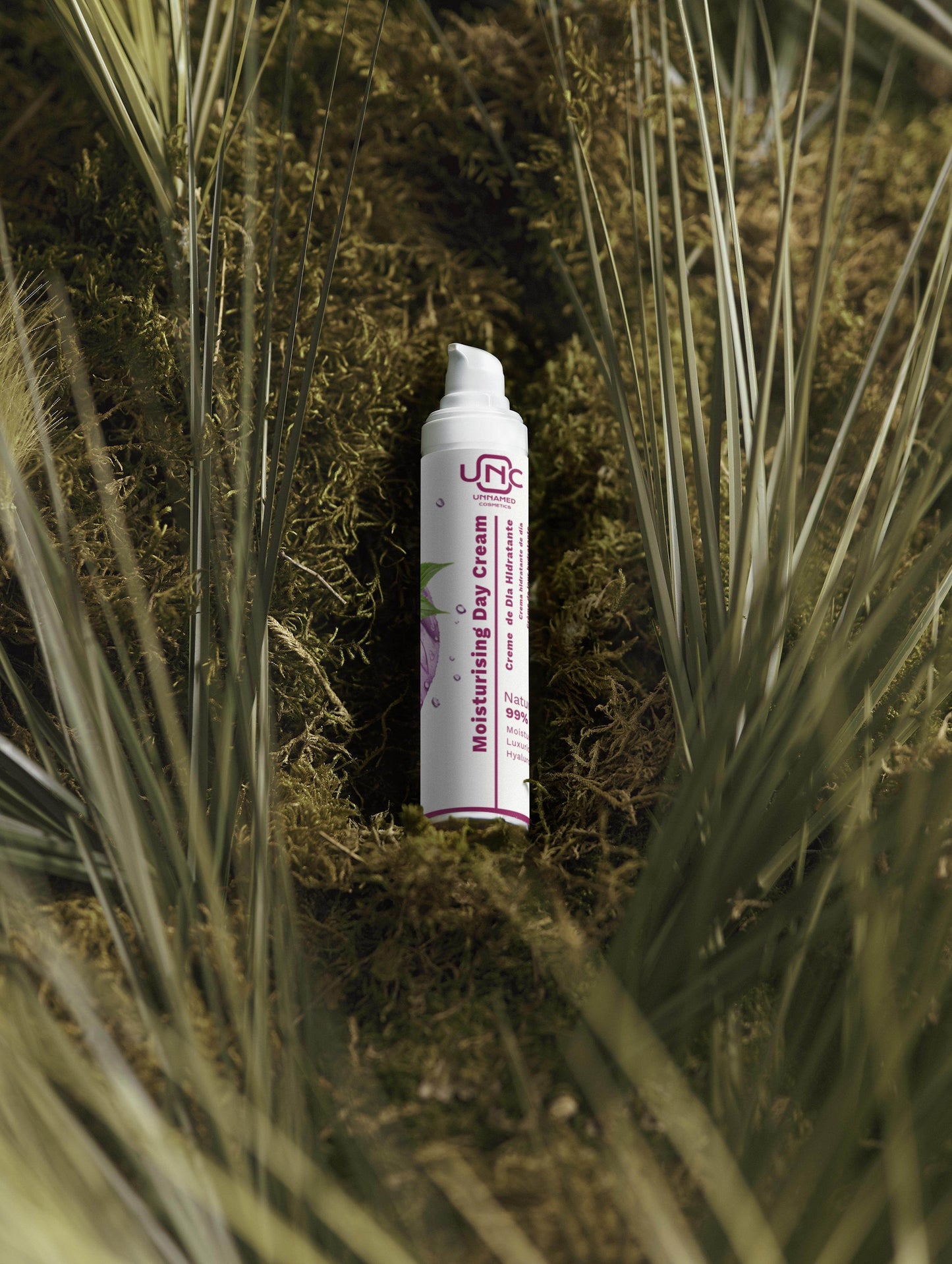 Moisturising Day Cream - All skin types (Skin type),Aloe Juice (Active ingredients),Betaine (Active ingredients),Dehydrated skin (Concern),face-care,Hyaluronic acid,Hyaluronic Acid (Active ingredients),Luxurious texture,Moisture boost,Moisturiser (Type),Normal (Skin type),White (Packaging color) - Unnamed Cosmetics