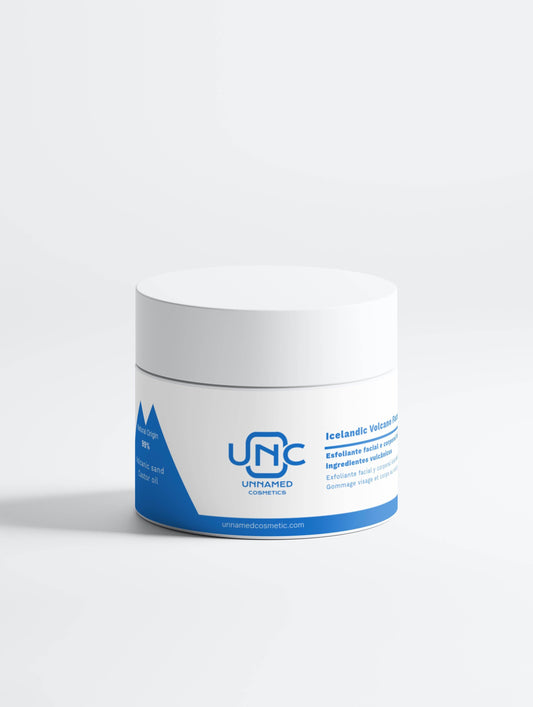 Creme esfoliante de vulcão islandês da Unnamed Cosmetics em embalagem branca e azul