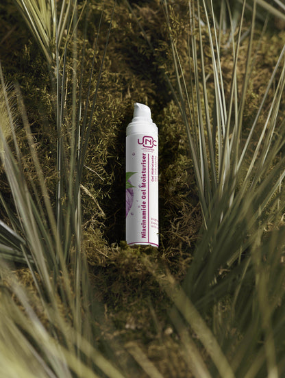 Niacinamide Gel Moisturiser - All skin types (Skin type),Allergen Label Free (Claims),Brightens,Dark spots (Concern),Dry (Skin type),Evens out skin tone,face-care,Gluten Free (Claims),Moisturiser (Type),Niacinamide (B3) (Active ingredients),Nut Free (Claims),Vegan (Claims),White (Packaging color),With vitamin B3 - Unnamed Cosmetics